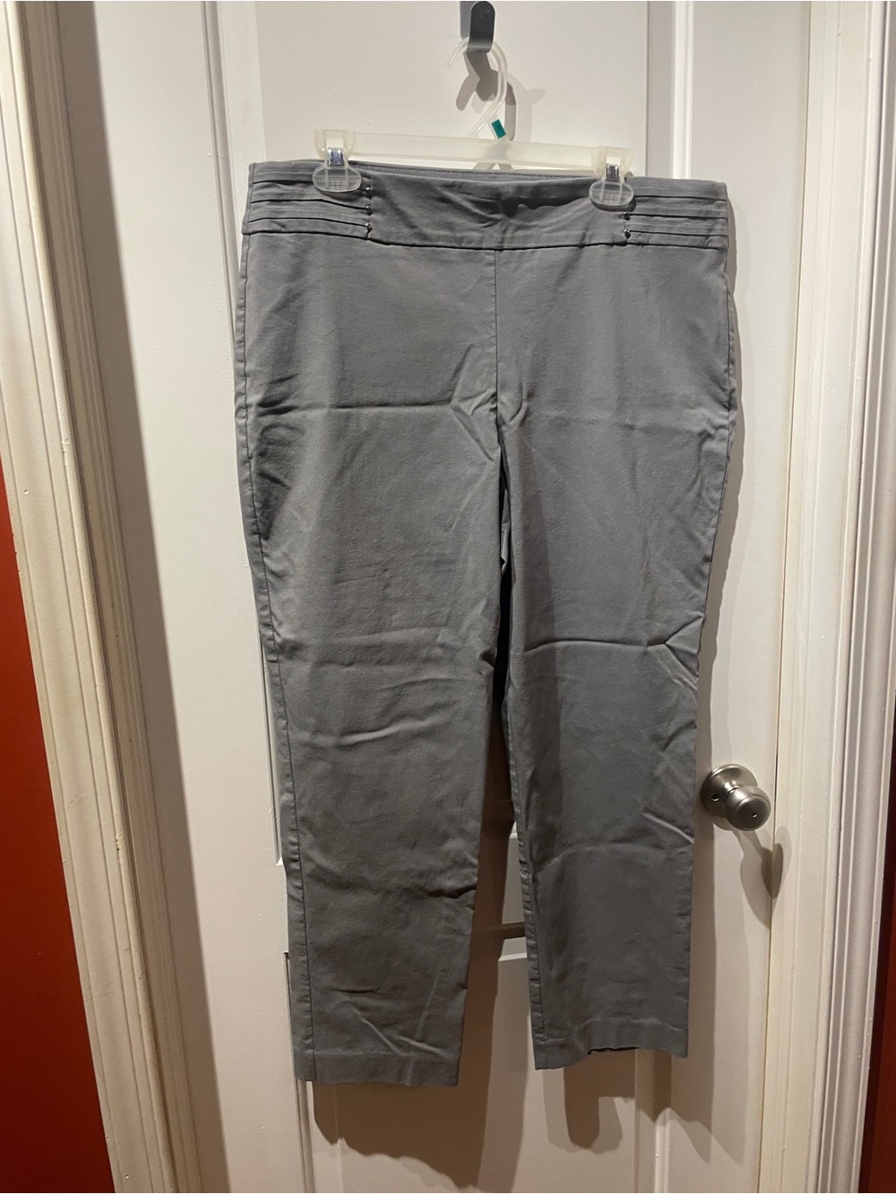 JM Collection Gray Cropped Pants